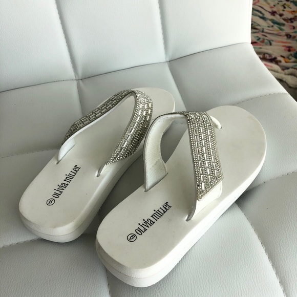 Olivia Miller Silver Bling, White Sandals Size 6 - Picture 2 of 3